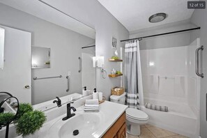 HandtĂŒcher, Seife, Toilettenpapier