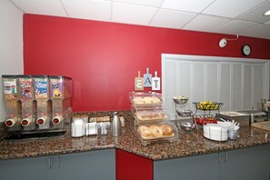 Tägliches inbegriffenes kontinentales Frühstück