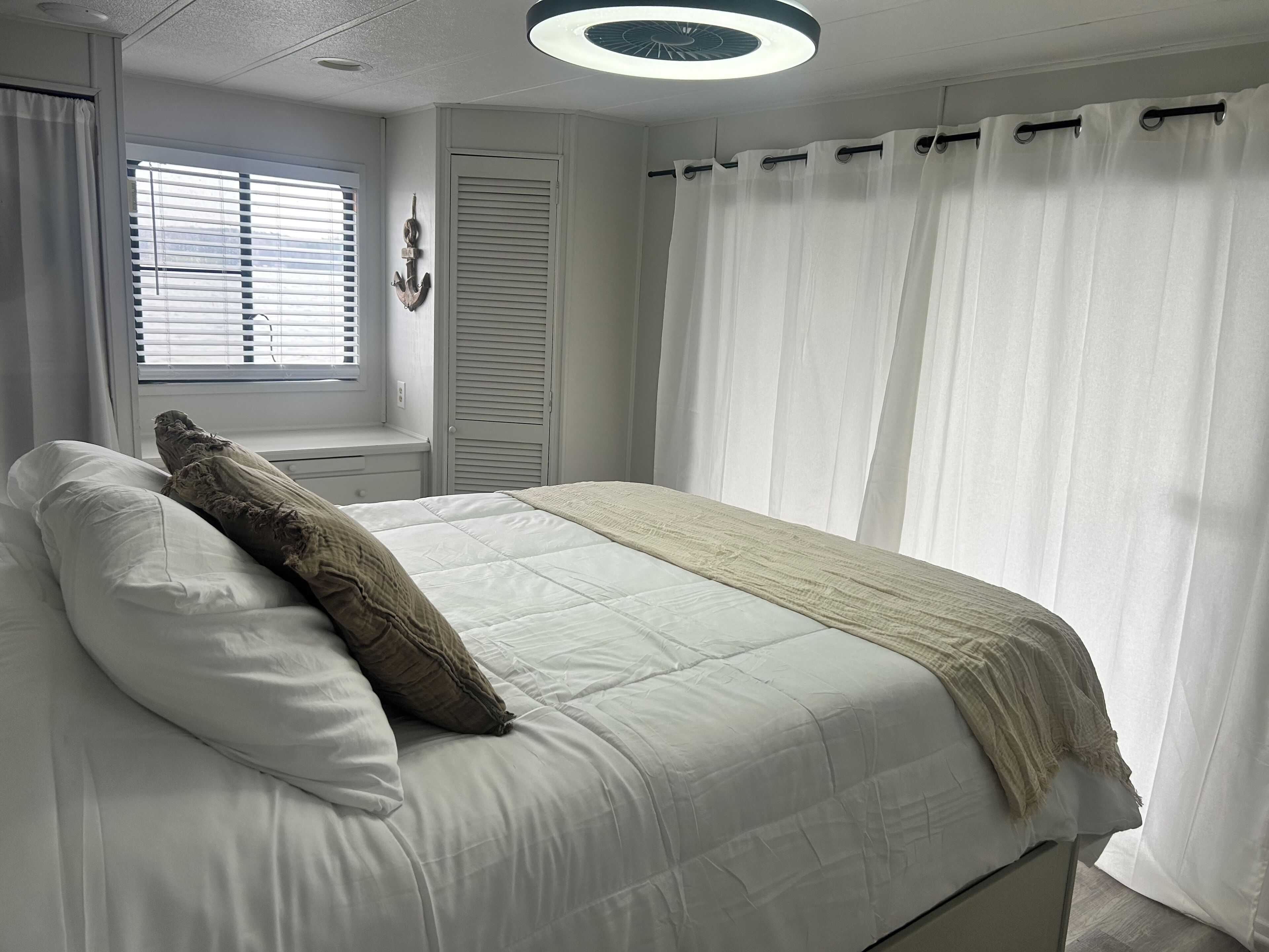 3 chambres, fer et planche à repasser, Wi-Fi, draps fournis