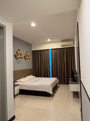 1 dormitorio, tabla de planchar con plancha, wifi y ropa de cama