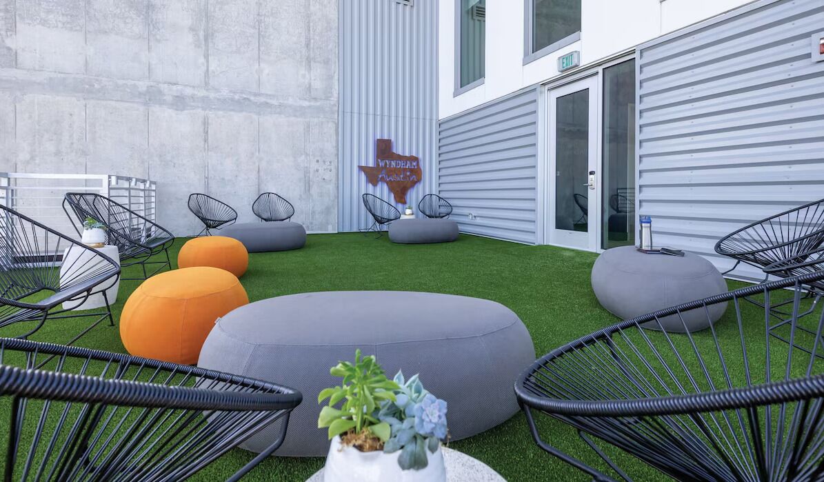 المنطقة المحيطة بالمنشأة