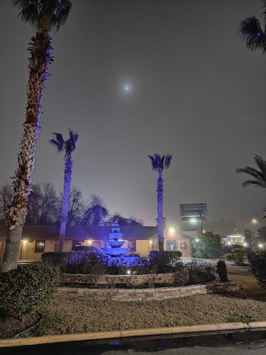 Deluxe Inn - Savannah