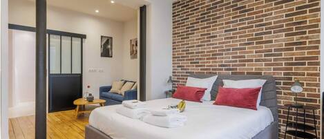 2 slaapkamers, een strijkplank/strijkijzer, wifi, beddengoed