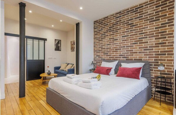 2 chambres, fer et planche à repasser, Wi-Fi, draps fournis