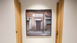 A staircase leading to a framed picture of a building with a sign that reads "BOMA". - Modern Suite 1 - Heart of Roma Norte (Mexico City)