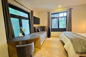 Phòng Suite | Két bảo mật tại phòng, bàn ủi/dụng cụ ủi quần áo 