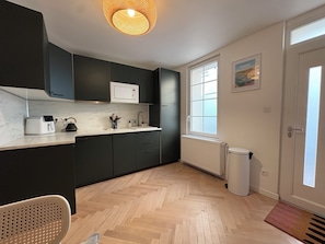 Micro-ondes, plaque de cuisson, lave-vaisselle