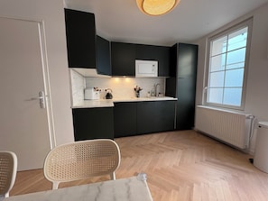 Micro-ondes, plaque de cuisson, lave-vaisselle