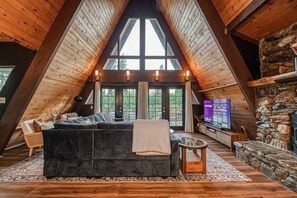 Smart TV - The A-Frame on Toku: Gameroom/HotTub/Firepit/BassLake (North Fork)