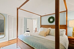 Tabla de planchar con plancha, wifi y ropa de cama 