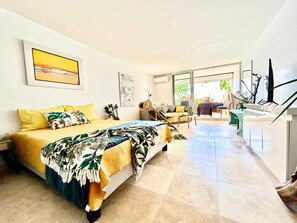 Iron/ironing board, WiFi, bed sheets - Studio So Lovely, breathtaking sea view (Cul-de-Sac)