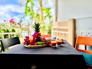Outdoor dining - Studio So Lovely, breathtaking sea view (Cul-de-Sac)