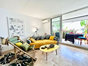 Living area - Studio So Lovely, breathtaking sea view (Cul-de-Sac)