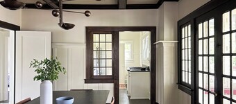 Historic 2-bedroom bungalow with AC, WiFi