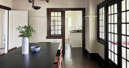 Historic 2-bedroom bungalow with AC, WiFi