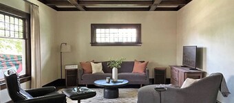 Historic 2-bedroom bungalow with AC, WiFi