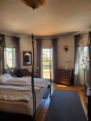 4 chambres, fer et planche à repasser, Wi-Fi