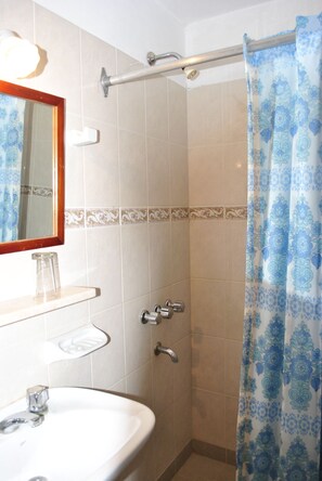Bathroom - Ollantay Hotel (La Falda)