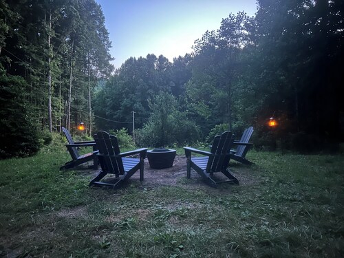 Feisty Ranch Farm Retreat - Private and charming 2-bedroom on 15 acres