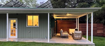 EcoShed - Private Riverfront Getaway. Eco-friendly, pet friendly, close to town