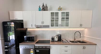 EcoShed - Private Riverfront Getaway. Eco-friendly, pet friendly, close to town