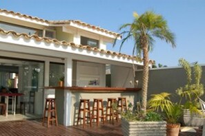 Outdoor dining - Pousada Bonfim (Búzios)