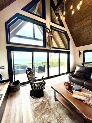 Smart TV, fireplace, stereo