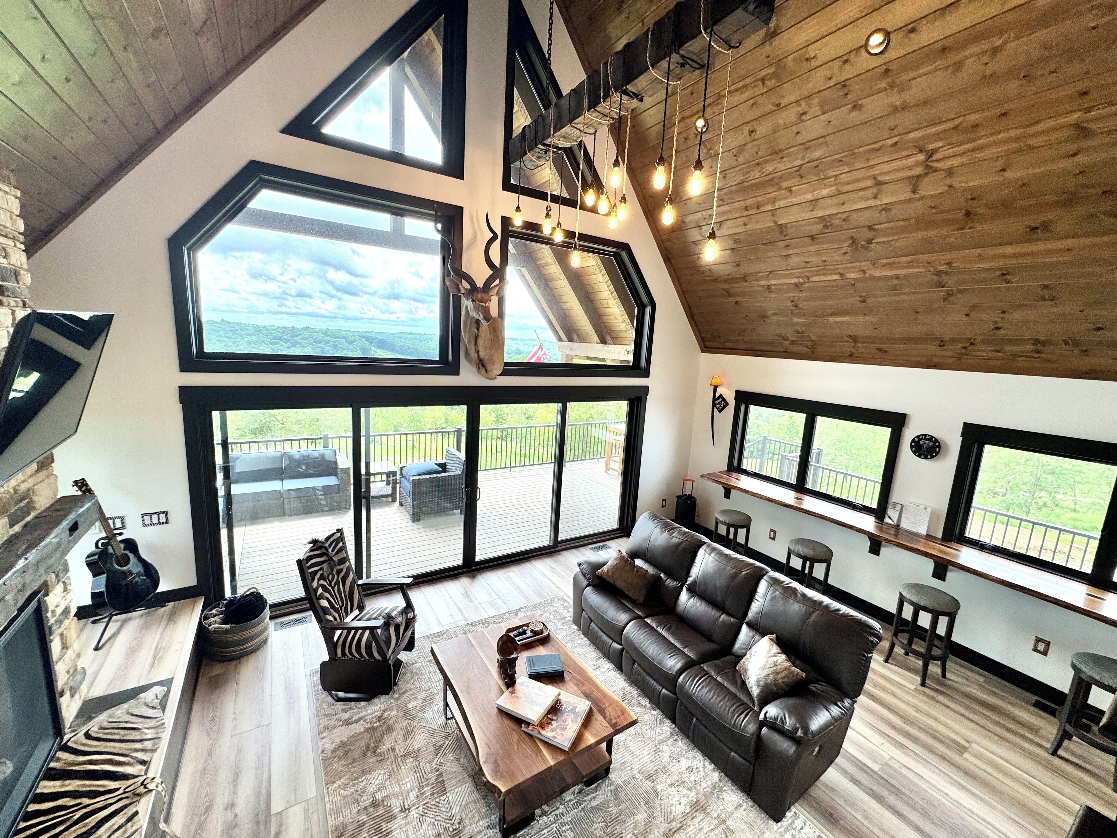 スマートテレビ、暖炉、ステレオ