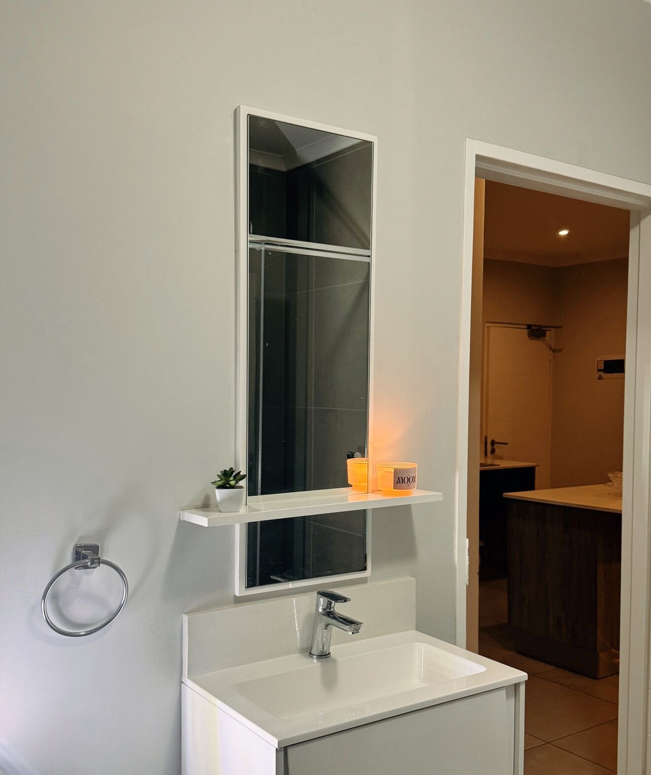 ジェットバス、タオル、石鹸、トイレットペーパー