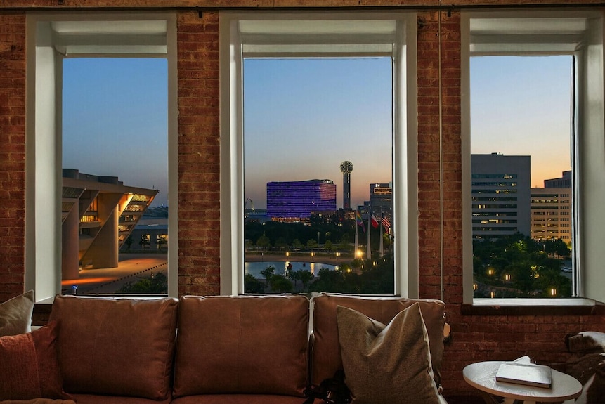 Rodeo Room | Downtown Loft | Theater, Wfh & Pool - Lower Greenville - Dallas