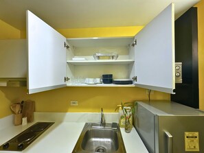 Microondas, parrilla de estufa y lavavajillas 