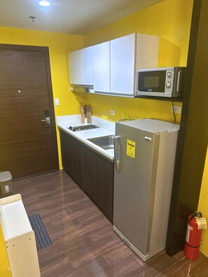 Mikrobølgeovn, kokeplater og oppvaskmaskin