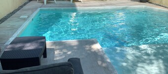 3 Floor House With private pool & 300 ft from beach access