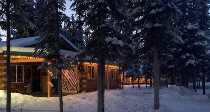 Burnt Paw House-Modern Comfort in the Last Frontier (For families or casual travelers)