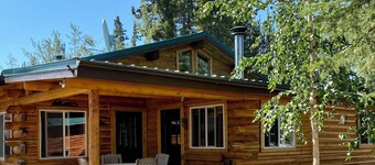 Burnt Paw House-Modern Comfort in the Last Frontier (For families or casual travelers)