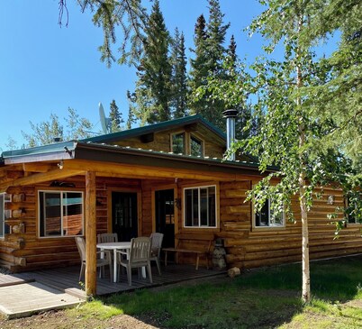 Burnt Paw House-Modern Comfort in the Last Frontier (For families or casual travelers)