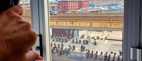 Classic-Apartment, 2 Schlafzimmer, Hafenblick | Daunenbettdecken, Schreibtisch, laptopgeeigneter Arbeitsplatz