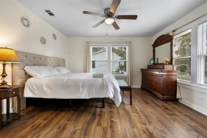 3 chambres, fer et planche à repasser, Wi-Fi, draps fournis