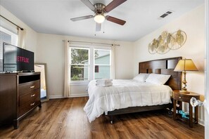 3 bedrooms, iron/ironing board, WiFi, bed sheets