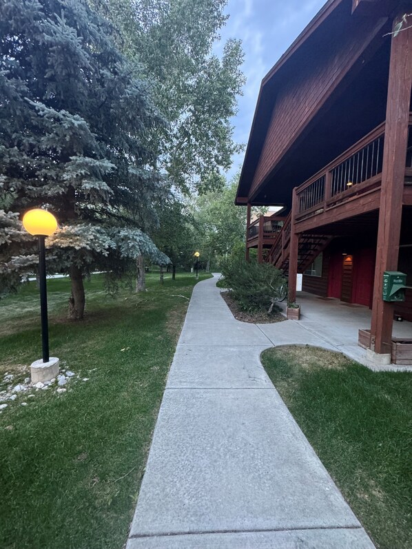 Property grounds - Pet-Friendly Mountain Condo Near Grand Targhee & Jackson Hole - Sleeps 9 (Victor)