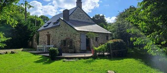 Maison de campagne en pierre à proximité du lac de Sidiailles