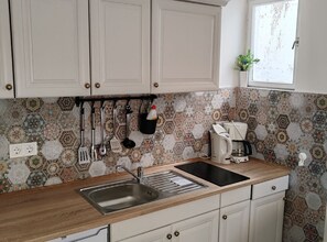 Fridge, coffee/tea maker, toaster