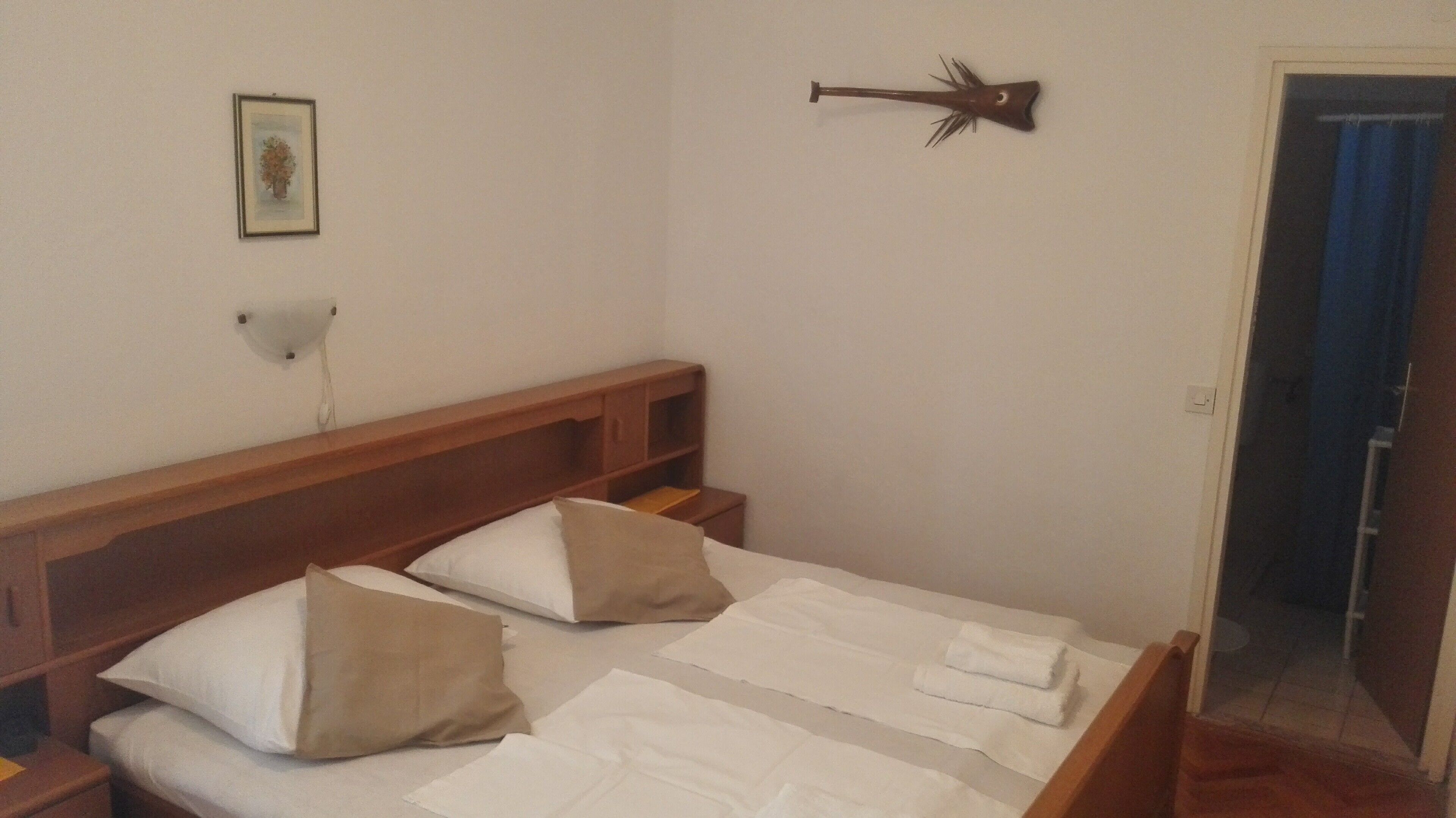 1 bedroom, internet, bed sheets