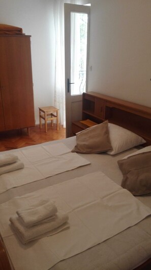 1 bedroom, internet, bed sheets