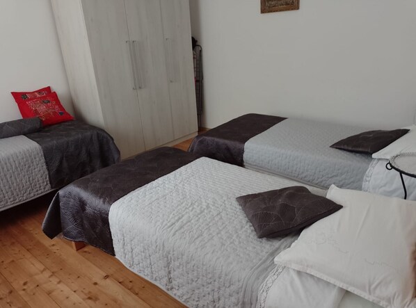 2 sovrum, strykjärn/strykbräda, internet och sängkläder