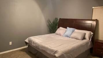 4 bedrooms, iron/ironing board, WiFi, bed sheets