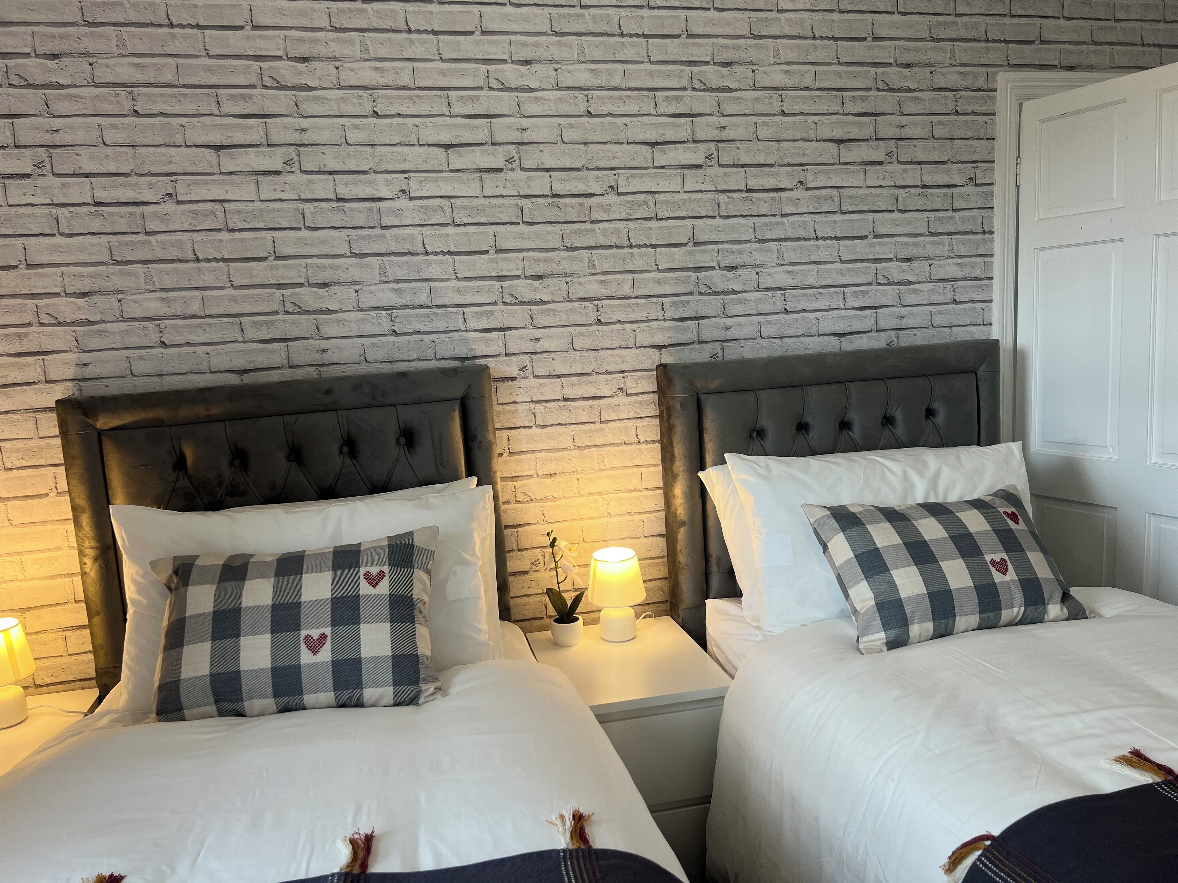 4 chambres, fer et planche à repasser, Wi-Fi gratuit, draps fournis