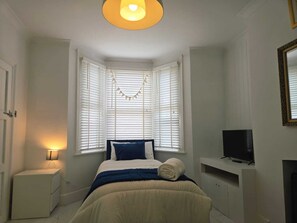 Iron/ironing board, free WiFi, bed sheets