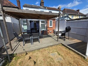 屋外ダイニングエリア