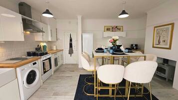 Micro-ondes, four, plaque de cuisson